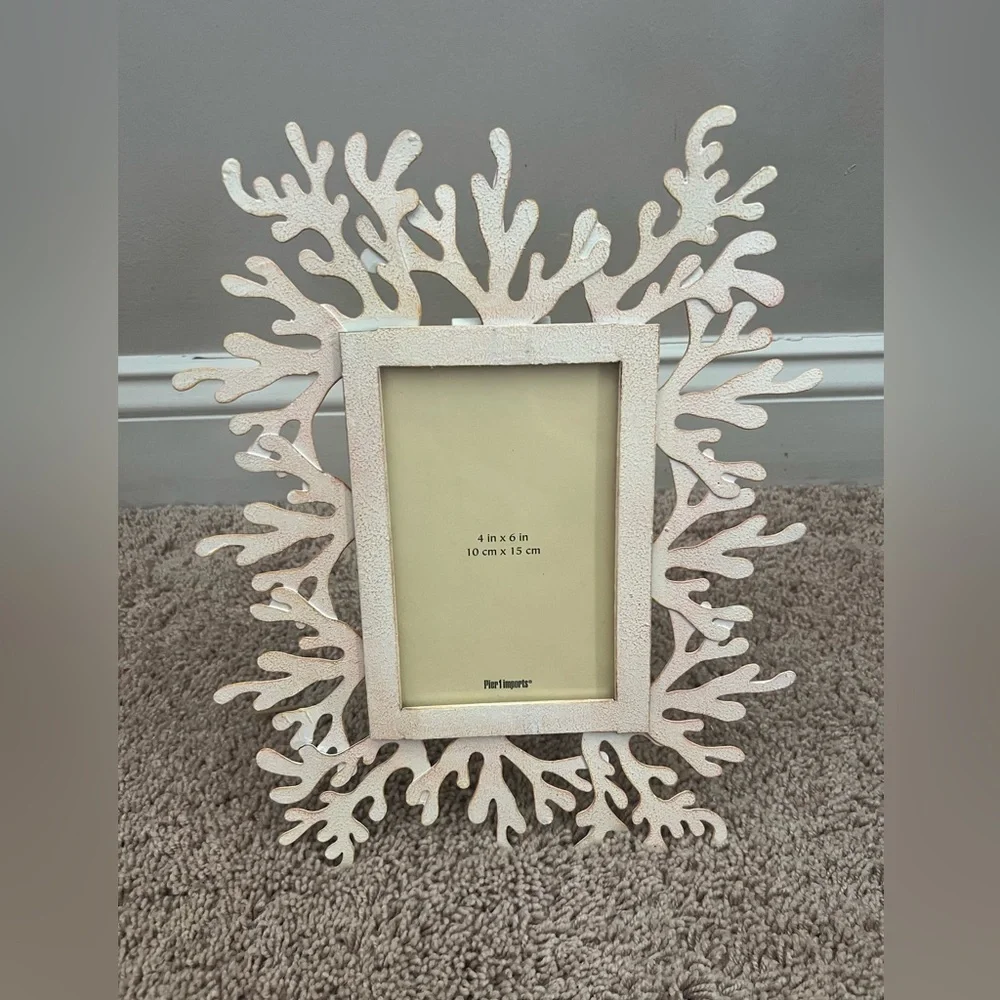 New in box pier 1 picture frame 4 x 6 table top coral beach ocean cream metal - Picture 11 of 11